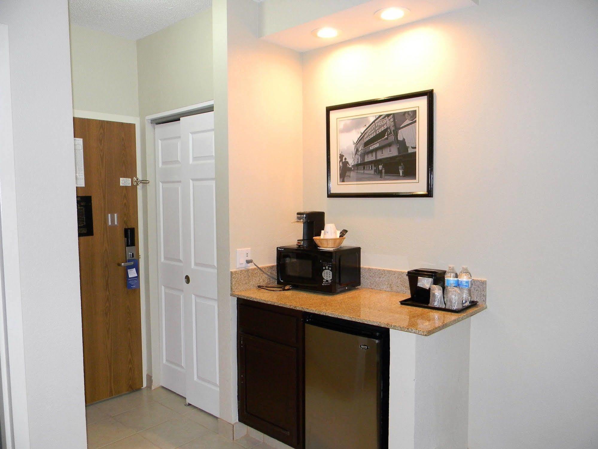 Comfort Inn & Suites Mundelein-Vernon Hills Екстер'єр фото